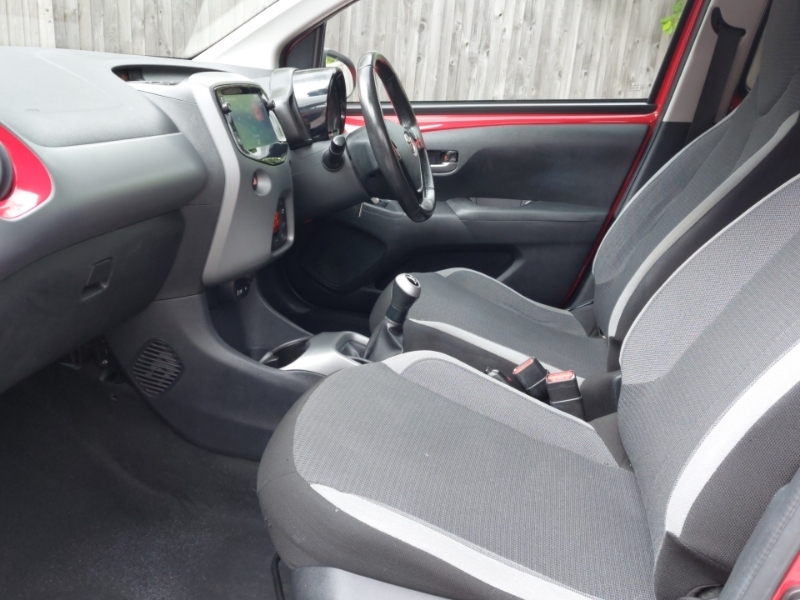 Toyota Aygo 1.0 Vvt-i X-trend Tss DE70VWR Red #5