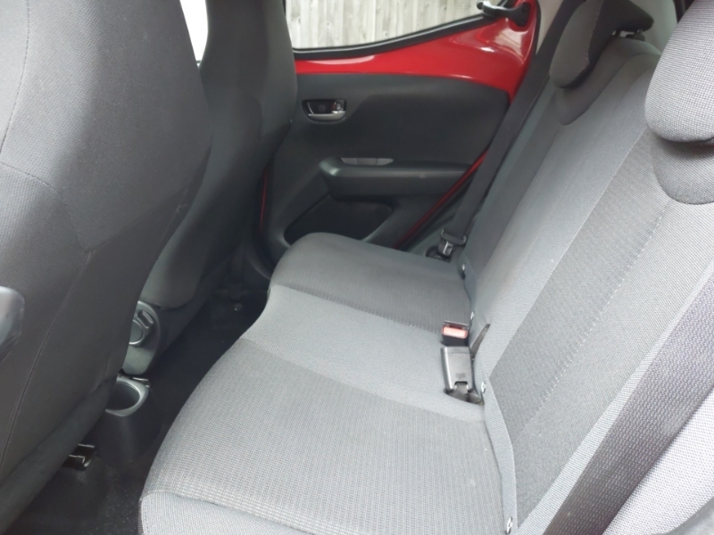 Toyota Aygo 1.0 Vvt-i X-trend Tss DE70VWR Red #6