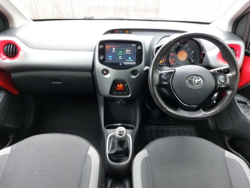 Toyota Aygo 1.0 Vvt-i X-trend Tss DE70VWR Red #3