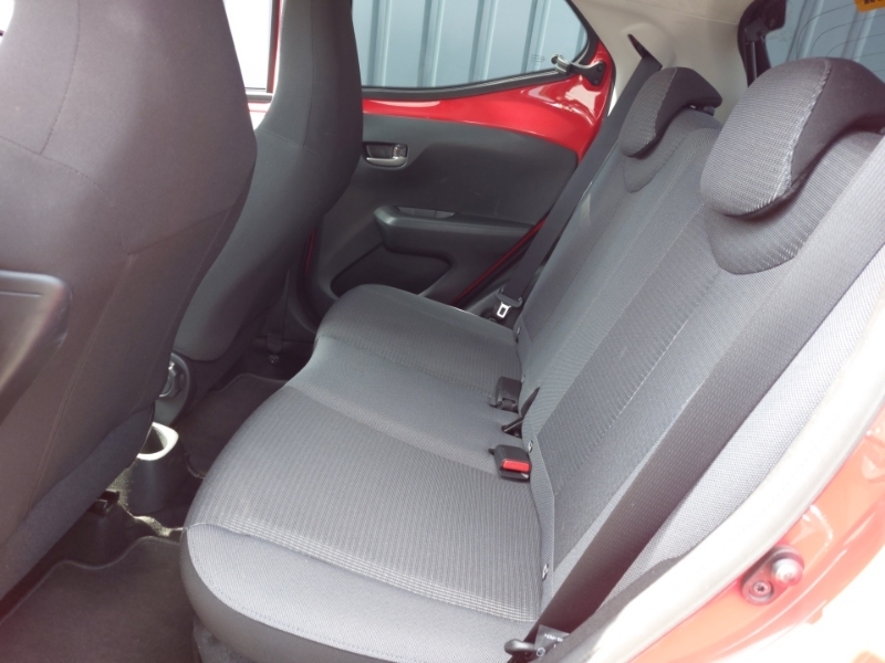 Toyota Aygo 1.0 Vvt-i X-trend Tss ML70UHK Red #6