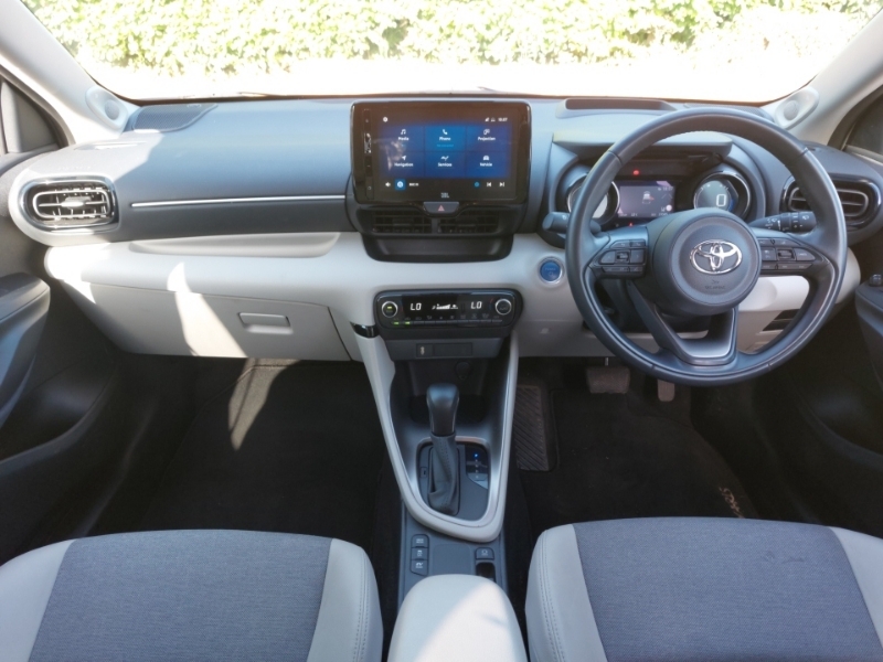 Toyota Yaris 1.5 Hybrid Excel Cvt NA72UYX Black #3