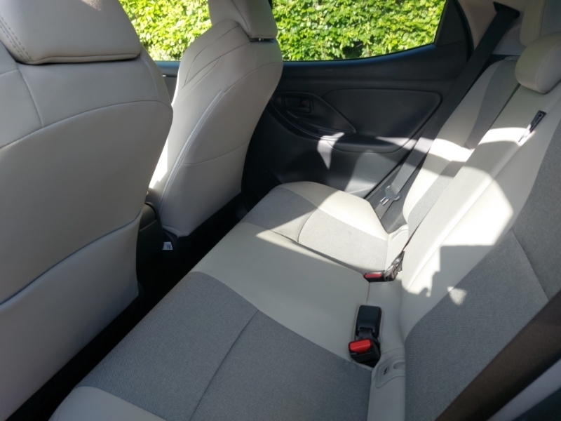 Toyota Yaris 1.5 Hybrid Excel Cvt NA72UYX Black #6