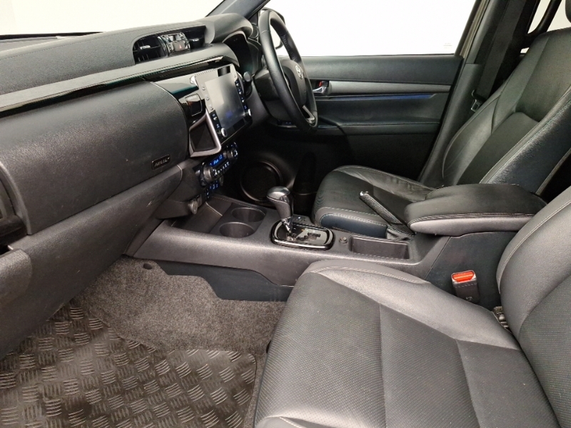 Toyota HILUX Invincible X Dcab Pick Up 2.8 D-4d MA23DXB Brown #5