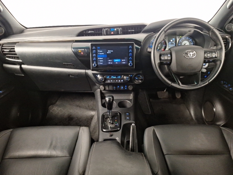 Toyota HILUX Invincible X Dcab Pick Up 2.8 D-4d MA23DXB Brown #3