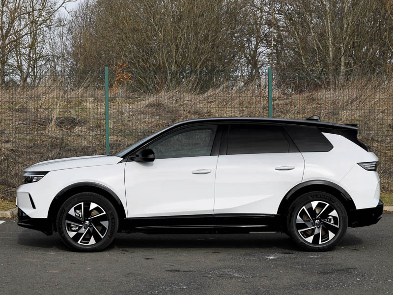 Vauxhall Grandland 1.2 Hybrid 145 Gs E-dct6 SG26XYH White #4