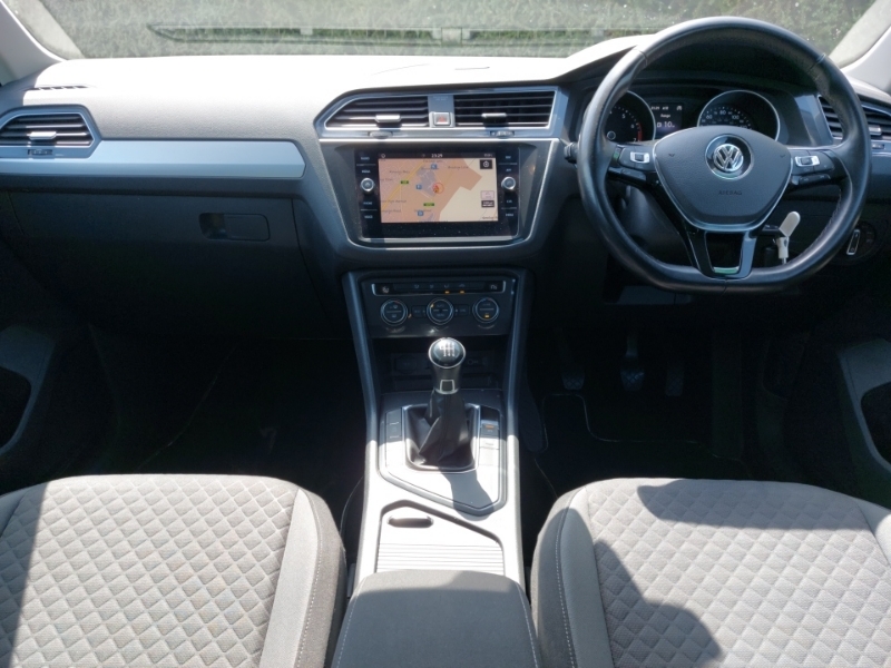 Volkswagen Tiguan 1.4 Tsi 125 Se Nav CE68XZG Grey #3