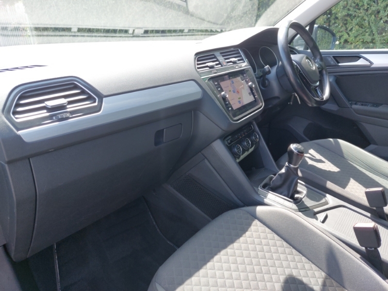 Volkswagen Tiguan 1.4 Tsi 125 Se Nav CE68XZG Grey #5