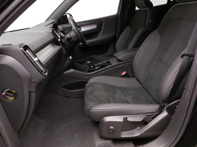Volvo XC40 2.0 B4p Plus Black Edition FH25NBL Black #5