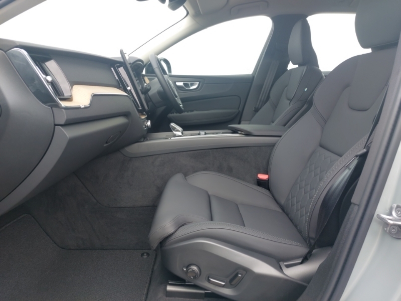 Volvo XC60 2.0 B5p Plus Dark Awd Geartronic SO25KDJ Grey #5