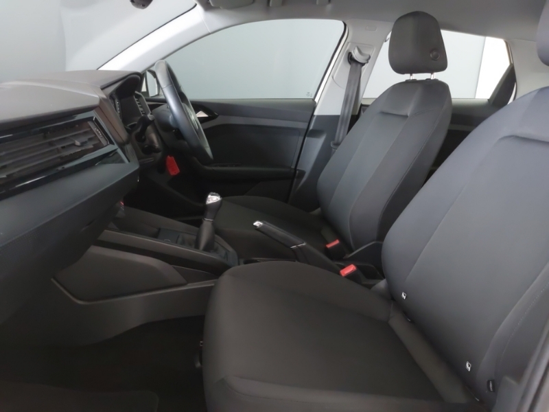 Audi A1 25 Tfsi Technik GV72VZE White #5