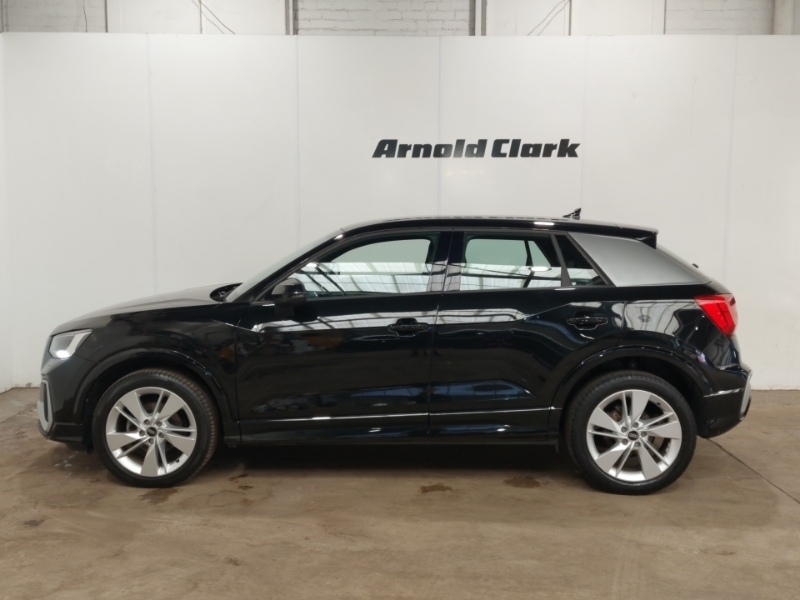 Audi Q2 35 Tfsi S Line S Tronic NC72KBX Black #4