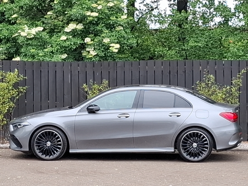 Mercedes-Benz 200 A Amg Line Premium Plus Grey #4