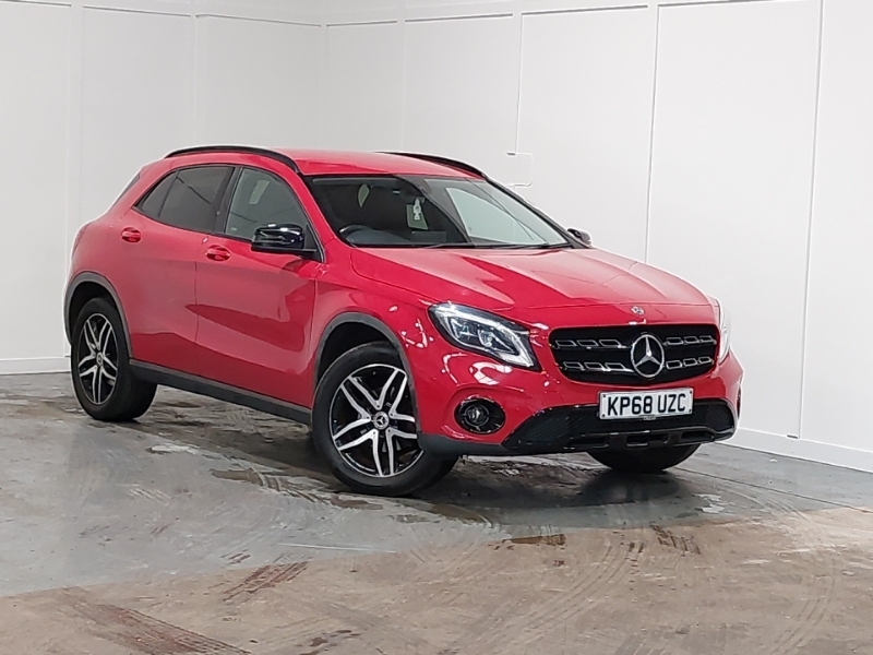 Mercedes-Benz GLA Class Gla 180 Urban Edition Red