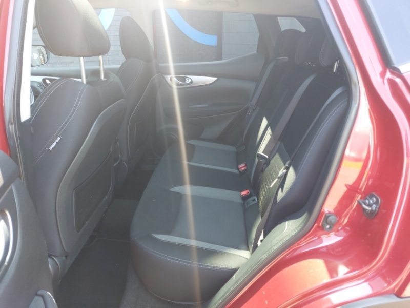 Nissan Qashqai 1.5 Dci N-connecta SL67EJF Red #6