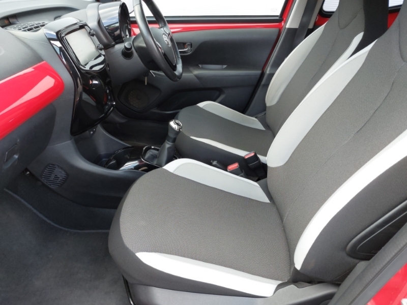 Toyota Aygo 1.0 Vvt-i X-style SH67TKY Red #5