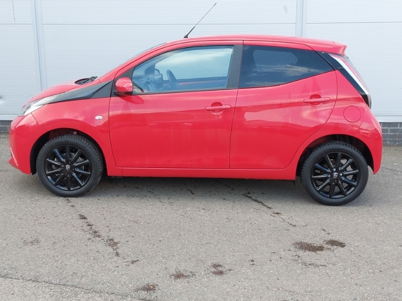 Toyota Aygo 1.0 Vvt-i X-style SH67TKY Red #4