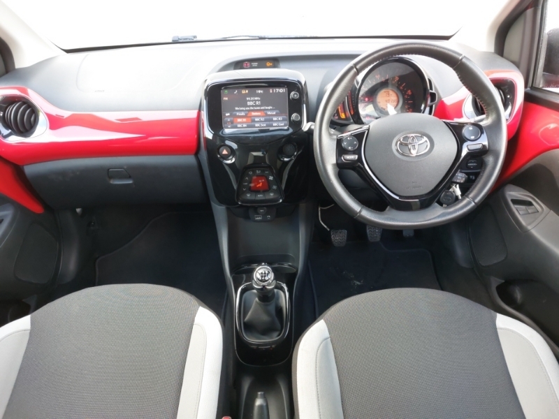 Toyota Aygo 1.0 Vvt-i X-style SH67TKY Red #3