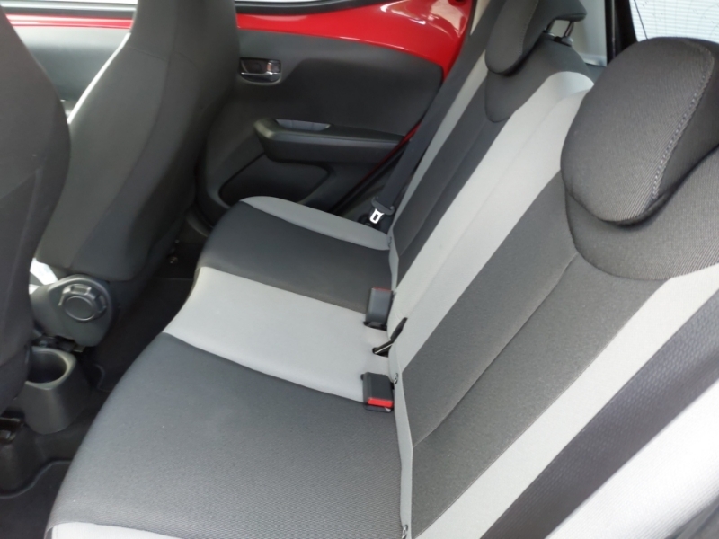 Toyota Aygo 1.0 Vvt-i X-style SH67TKY Red #6