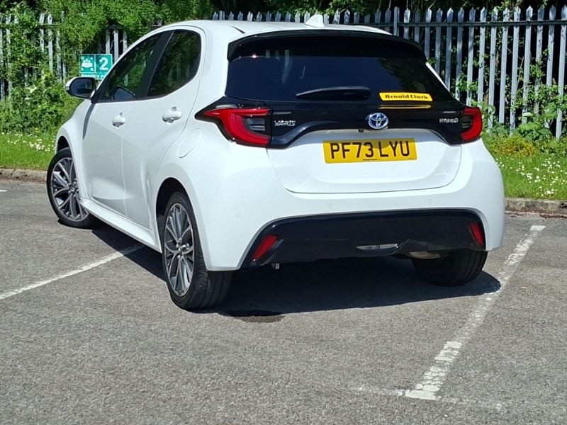 Toyota Yaris 1.5 Hybrid Excel Cvt PF73LYU White #2