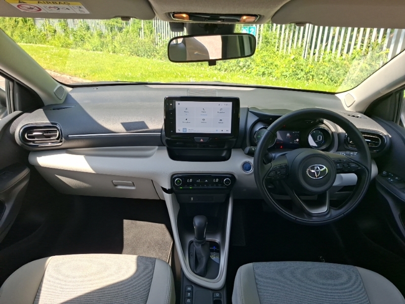 Toyota Yaris 1.5 Hybrid Excel Cvt PF73LYU White #3