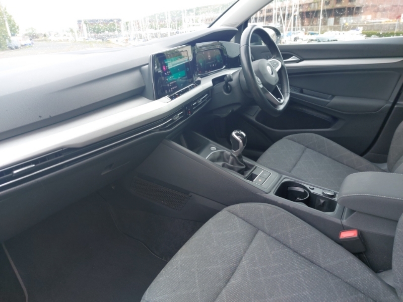 Volkswagen Golf 1.5 Tsi Life SW20DZD Black #5