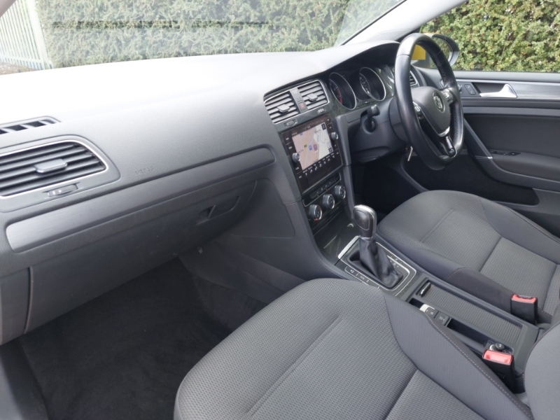 Volkswagen Golf 1.5 Tsi Evo Se Nav Dsg GL68HKT Yellow #5