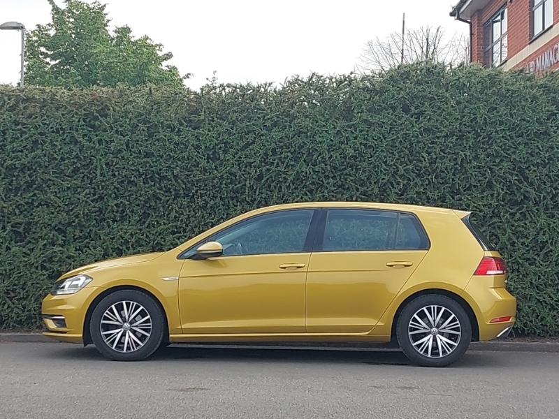 Volkswagen Golf 1.5 Tsi Evo Se Nav Dsg GL68HKT Yellow #4