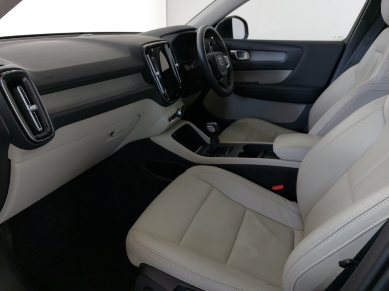 Volvo XC40 1.5 T3 163 Inscription YM70OGA Black #5