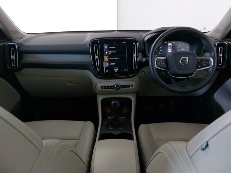 Volvo XC40 1.5 T3 163 Inscription YM70OGA Black #3