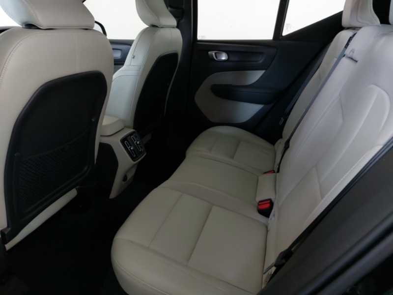 Volvo XC40 1.5 T3 163 Inscription YM70OGA Black #6