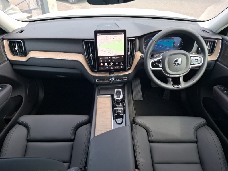 Volvo XC60 2.0 B5p Plus Dark Awd Geartronic SO25KCZ White #3