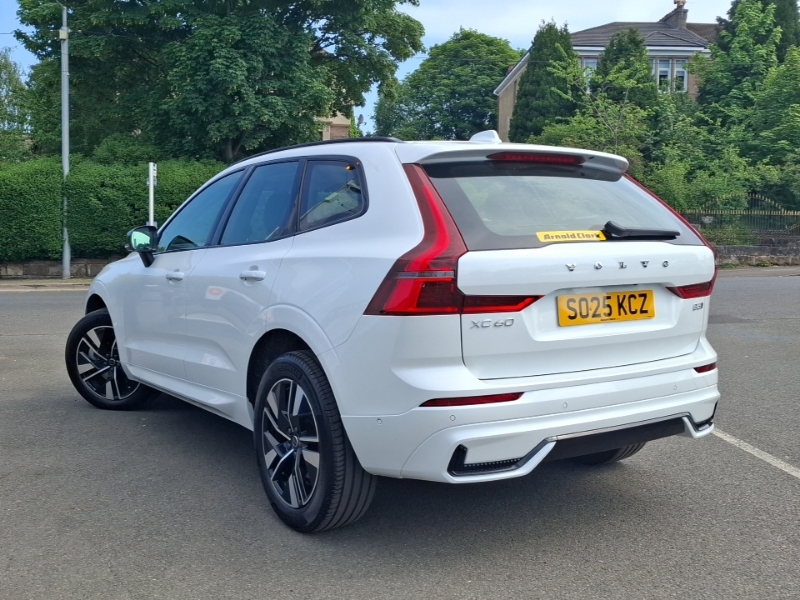 Volvo XC60 2.0 B5p Plus Dark Awd Geartronic SO25KCZ White #2