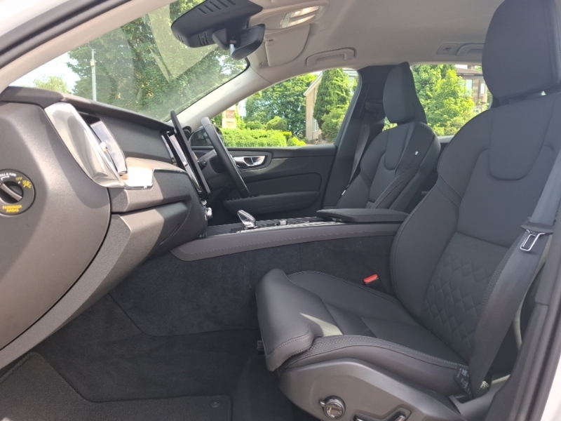 Volvo XC60 2.0 B5p Plus Dark Awd Geartronic SO25KCZ White #5