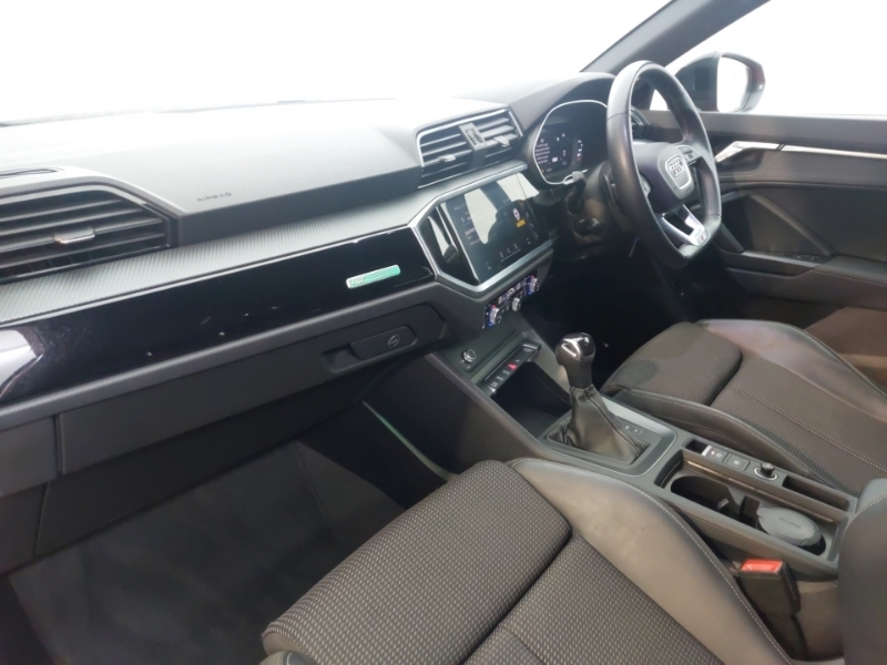 Audi Q3 35 Tfsi Black Edition S Tronic WV22VFT Red #5