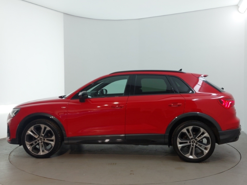 Audi Q3 35 Tfsi Black Edition S Tronic WV22VFT Red #4