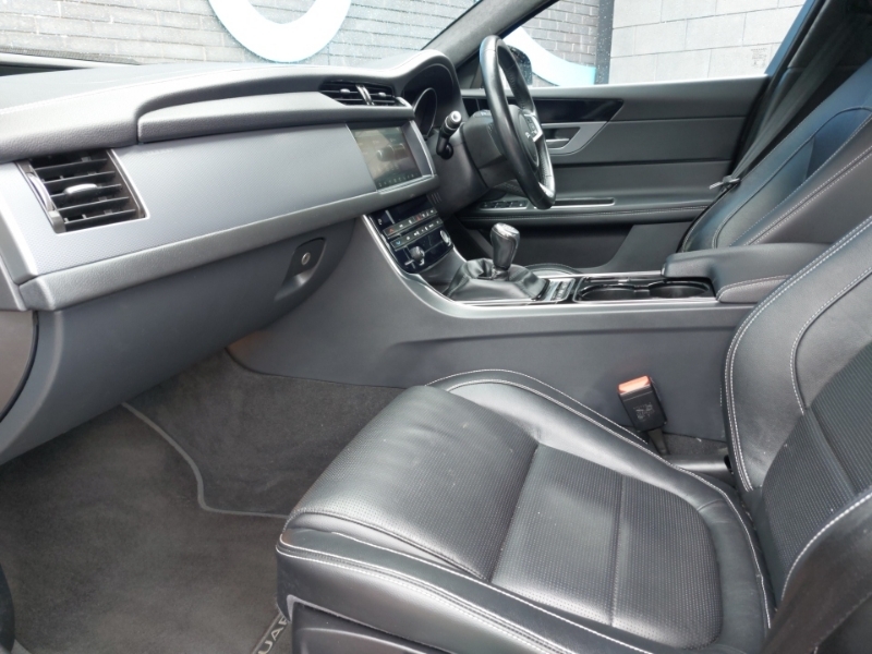 Jaguar XF 2.0D R-sport Black #5