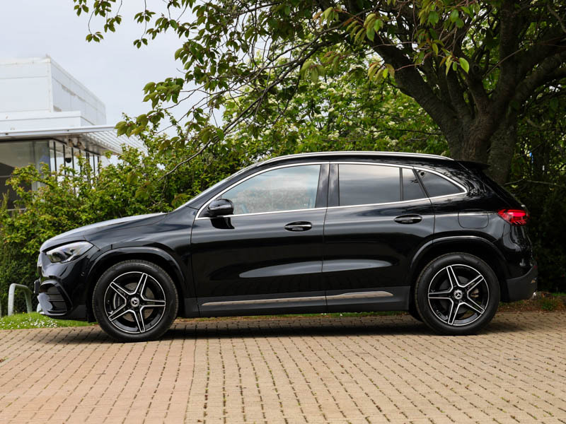Mercedes-Benz GLA Class Gla 220D 4Matic Amg Line Executive Black #4