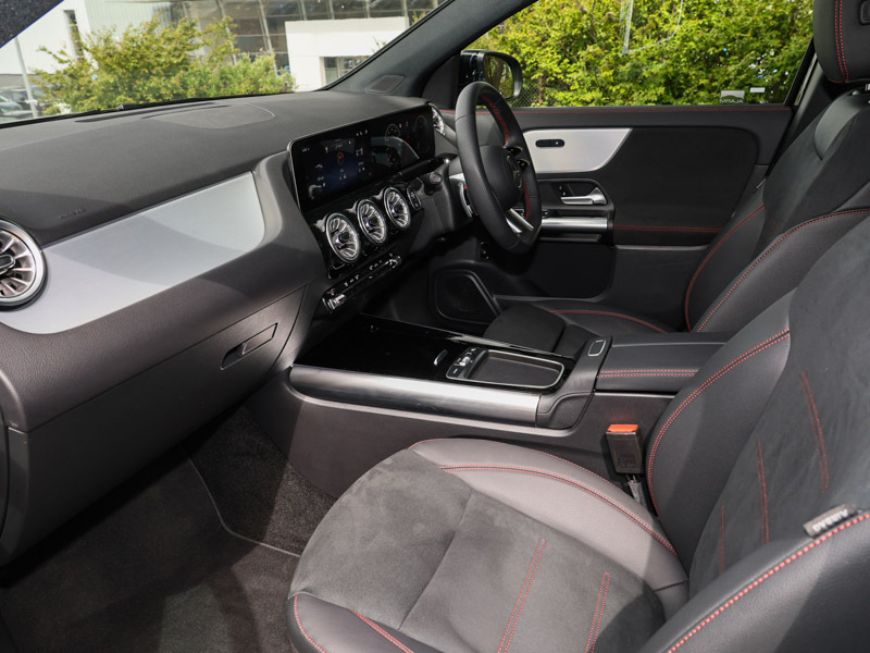 Mercedes-Benz GLA Class Gla 220D 4Matic Amg Line Executive Black #5