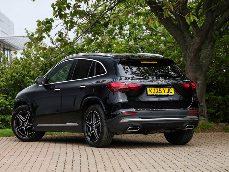 Mercedes-Benz GLA Class Gla 220D 4Matic Amg Line Executive Black #2