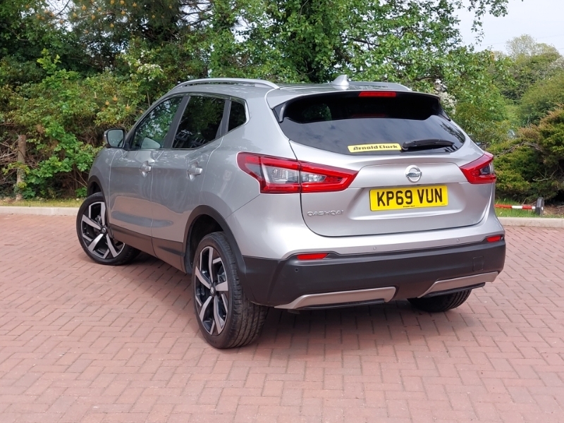 Nissan Qashqai 1.3 Dig-t Tekna KP69VUN Silver #2