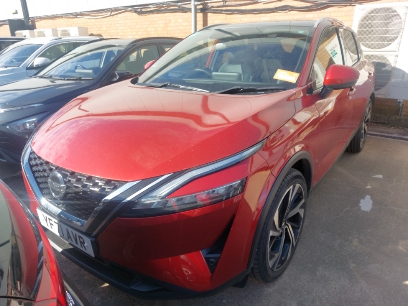 Nissan Qashqai 1.3 Dig-t Mh 158 Tekna Red