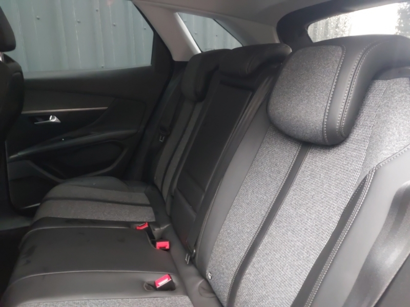 Peugeot 3008 1.5 Bluehdi Allure SJ18VUB Black #6
