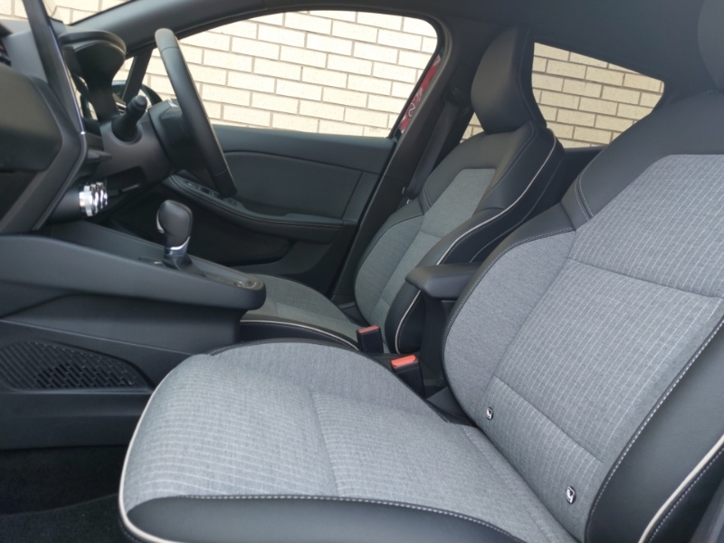 Renault Clio 1.6 E-tech Hybrid 140 Lutecia Se YF22YFG Black #5