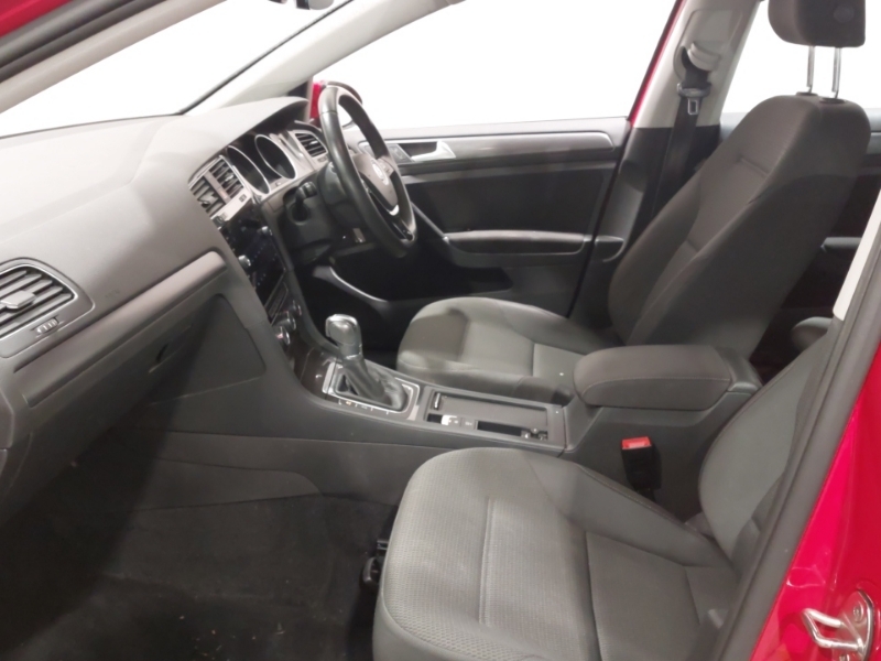 Volkswagen Golf 1.6 Tdi Se Nav Dsg Red #5