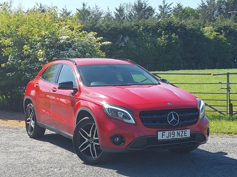 Mercedes-Benz GLA Class Gla 180 Urban Edition Red