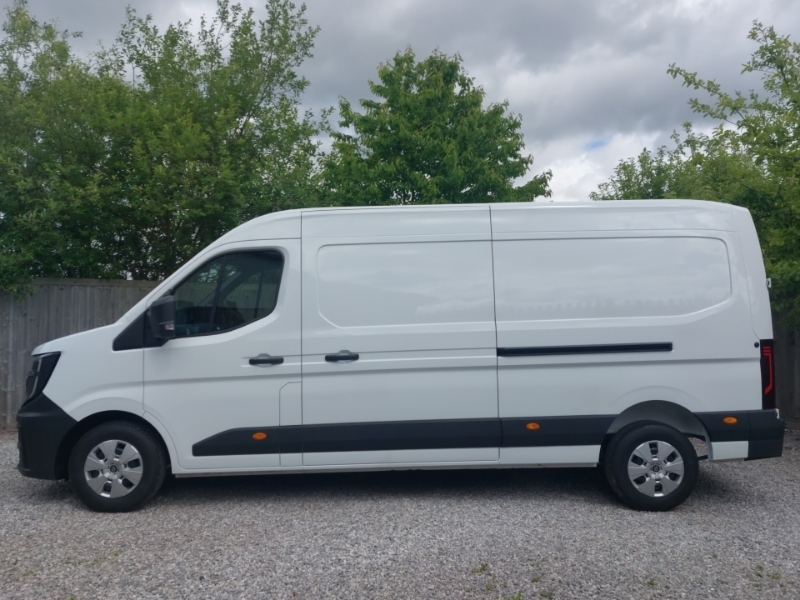 Renault Master Lm35 Blue Dci 150 Advance Medium Roof Van White #4