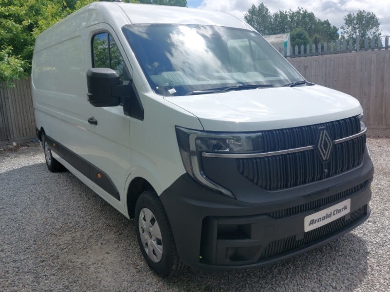 Renault Master Lm35 Blue Dci 150 Advance Medium Roof Van White