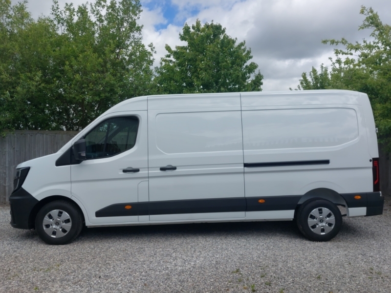 Renault Master Lm35 Blue Dci 150 Advance Medium Roof Van White #4