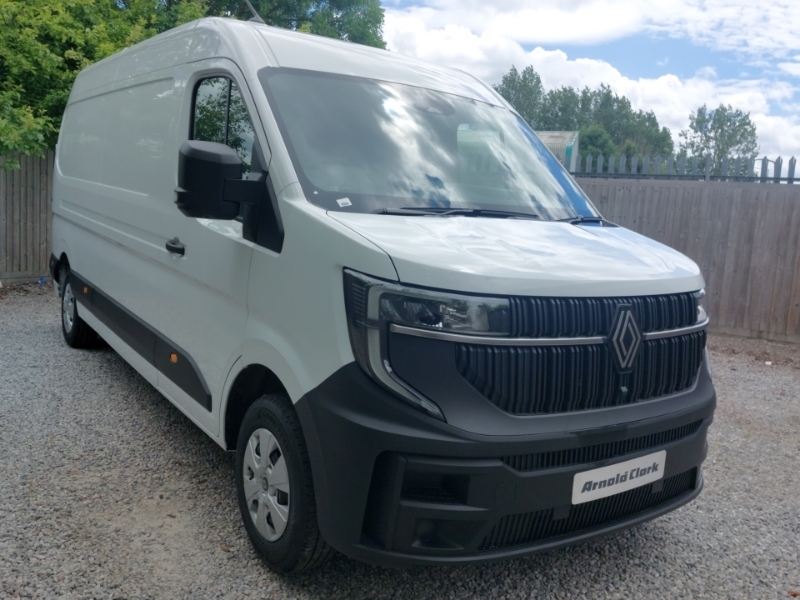 Renault Master Lm35 Blue Dci 150 Advance Medium Roof Van White