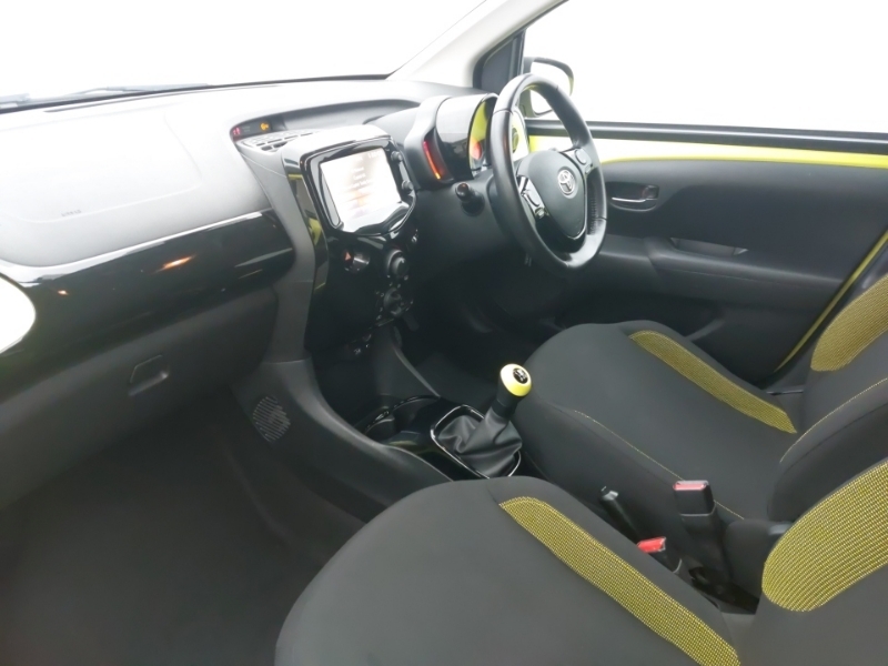 Toyota Aygo 1.0 Vvt-i X-cite 3 SM16XFB Yellow #5